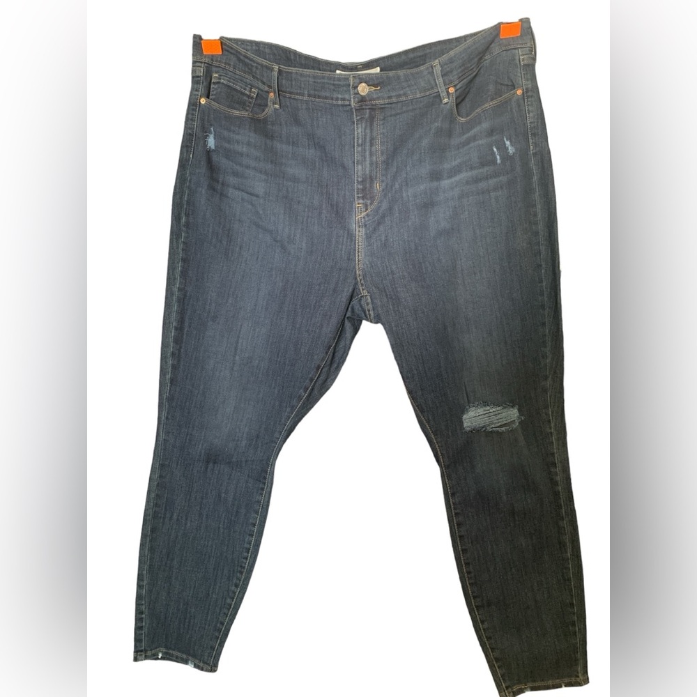Levi Strauss signature, mid rise, skinny jean in plus size 24 short (petite)
